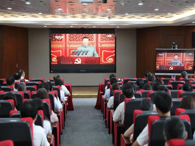 全体党员干部集中收看庆祝中国共产党成立100周年大会